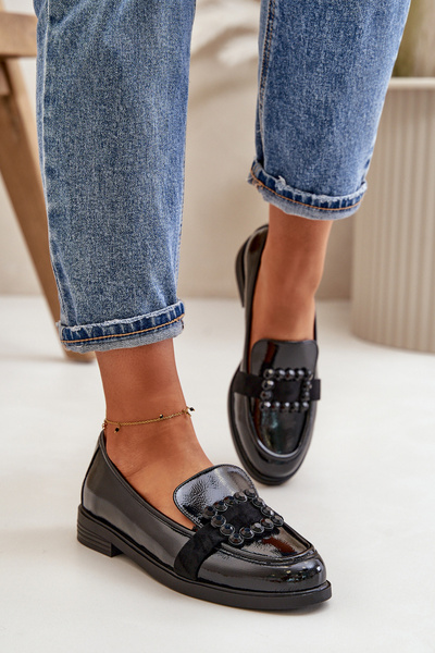 Лаковані жіночі мокасини з декором чорні Vinceza 58389