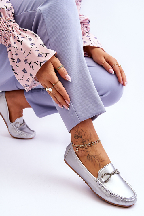 Жіночі лофери без шнурівки з блискучими прикрасами, сріблясті