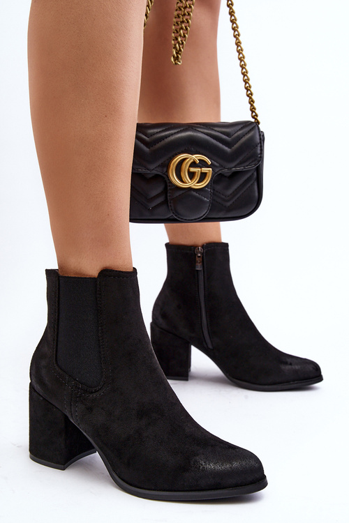 Жіночі чорні ботильйони на масивному каблуці Arianti