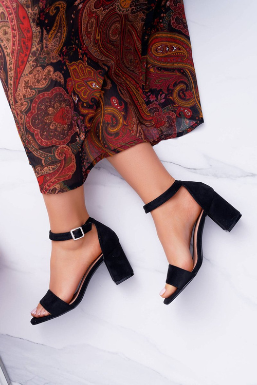Чорні жіночі замшеві босоніжки на шпильці NewGenua