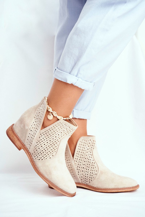 Жіночі замшеві ажурні чоботи на плоскій підошві відтінків капучино