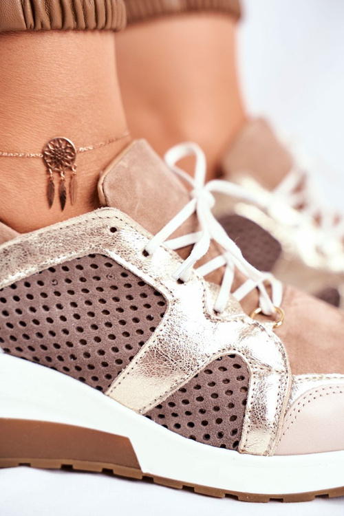 Бежеві шкіряні кросівки на танкетці Nicole 2562