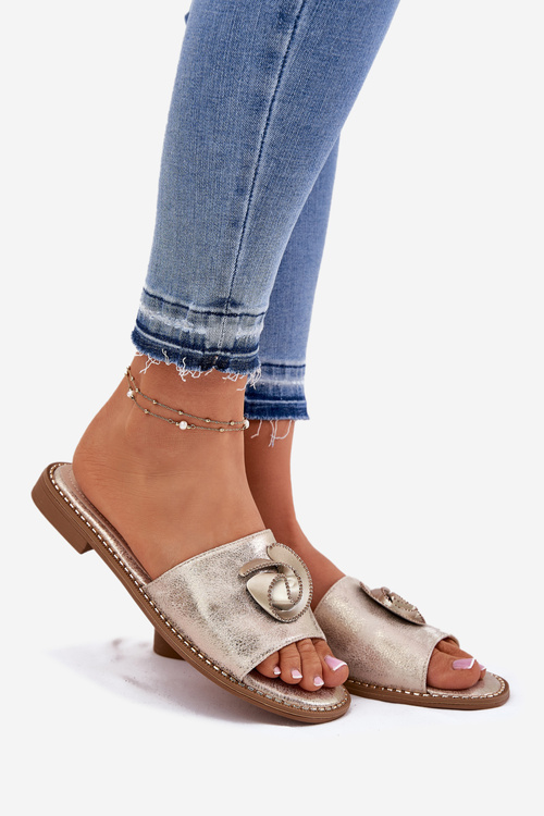 Жіночі сандалі на плоскому каблуці з декоративною деталею KV51-007 золоті