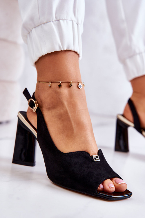 Чорні замшеві босоніжки на штанзі