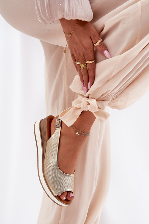 Шкіряні Сандалі На Танкетці Artiker 56C2312 Золоті