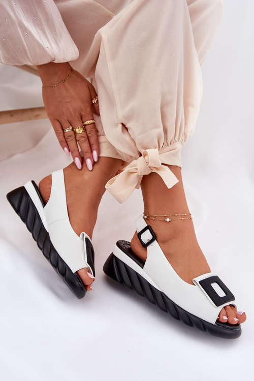 Шкіряні жіночі сандалі на платформі з декором Artiker 56C2157 білі