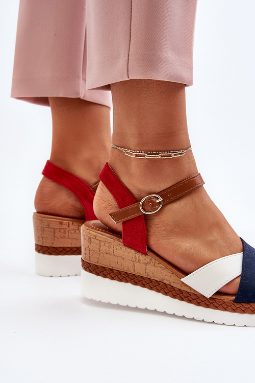 Босоніжки на танкетці з білими та темно-синіми ремінцями Kioda