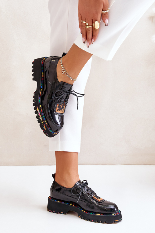 Лаковані жіночі туфлі на шнурівці Artiker 55C0499 Чорні