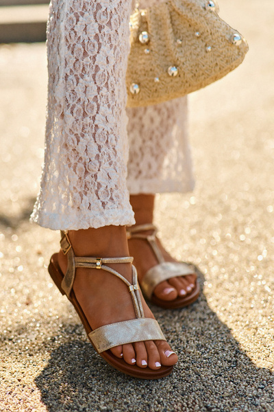 Жіночі сандалі на плоскій підошві з ремінцями S.Barski KV27-010 золото