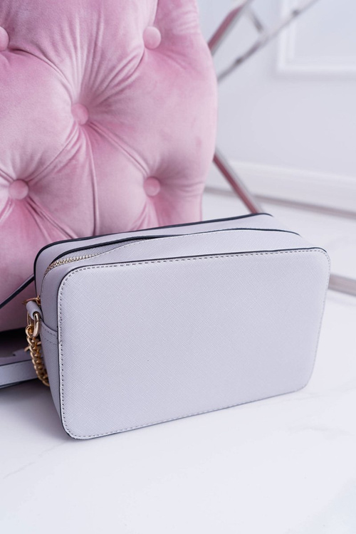 Сумочка через плече із золотим ланцюжком сірого кольору