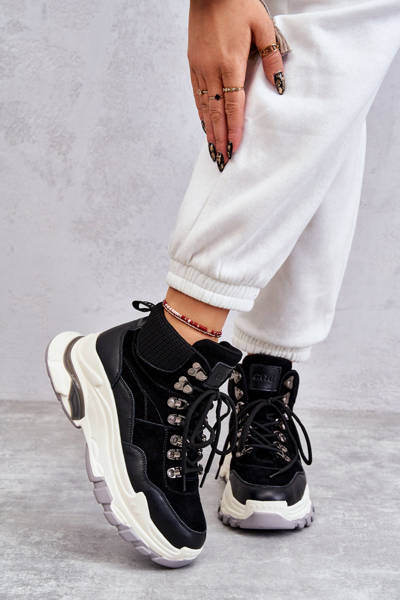 Жіноче високе спортивне взуття GOE KK2N4098 Чорний