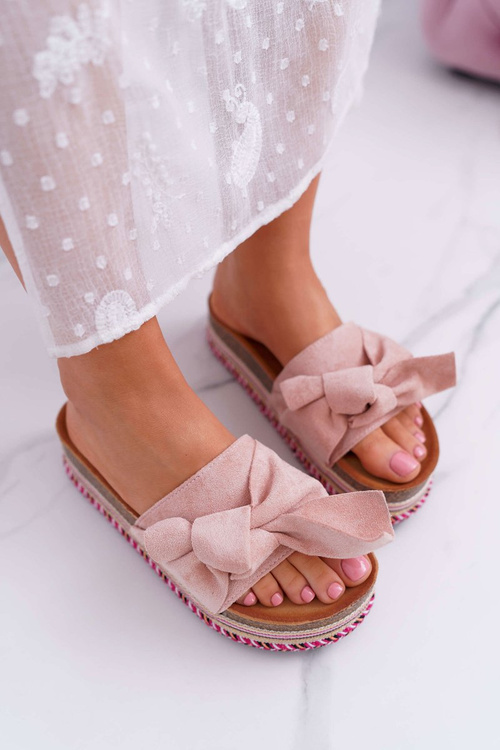 Рожеві шльопанці на платформі Chantal