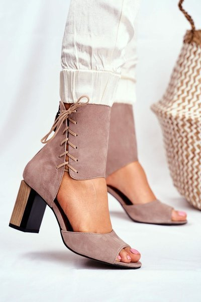 Жіночі босоніжки на високому каблуці Maciejka Leather Beige 04122-04