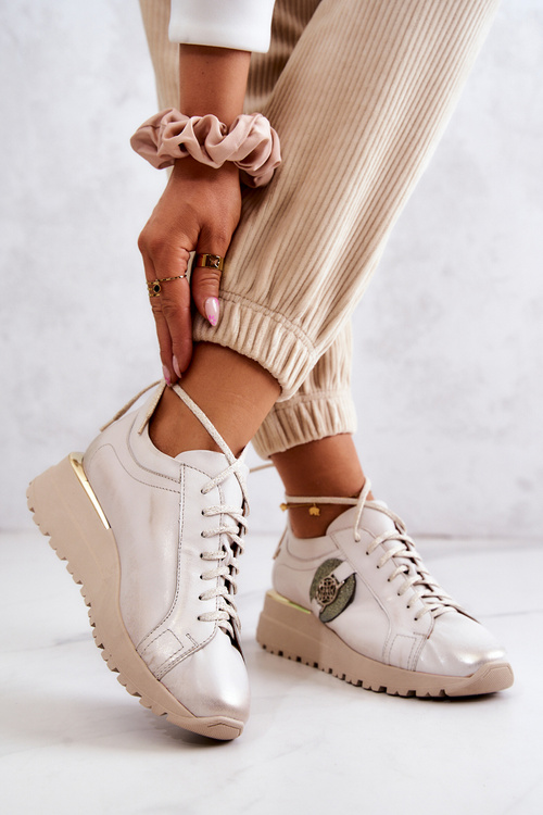 Шкіряне спортивне взуття на танкетці Maciejka 05492-04 бежевий