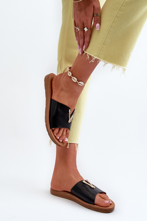 Жіночі босоніжки на плоскій підошві з оздобленням з еко шкіри Black Makia