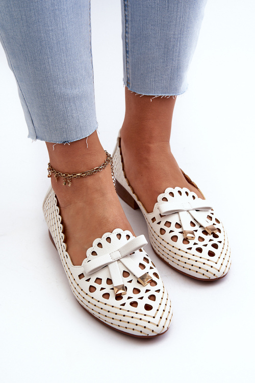 Білі жіночі балетки з вирізом і бантом Nestavia