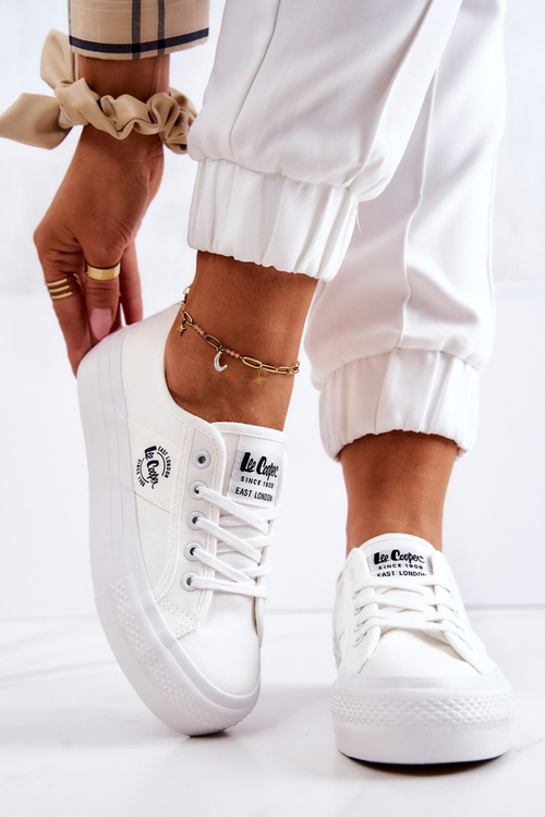 Кросівки на платформі Lee Cooper LCW-22-31-0837L білі