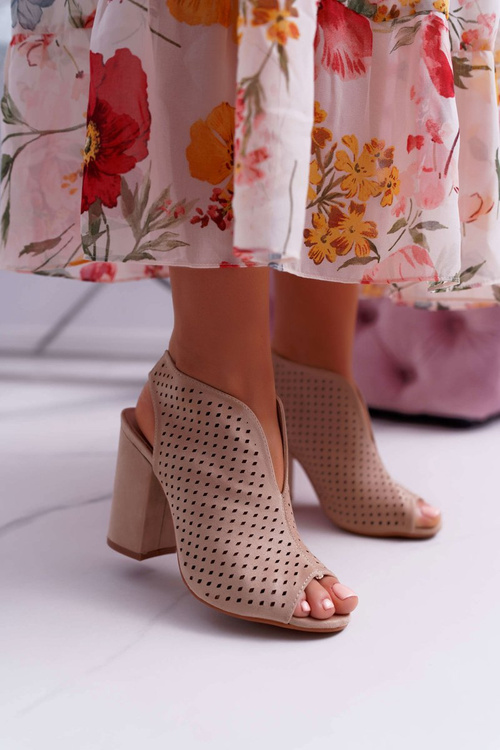 Жіночі босоніжки з відкритим носком бежеві Nevienna