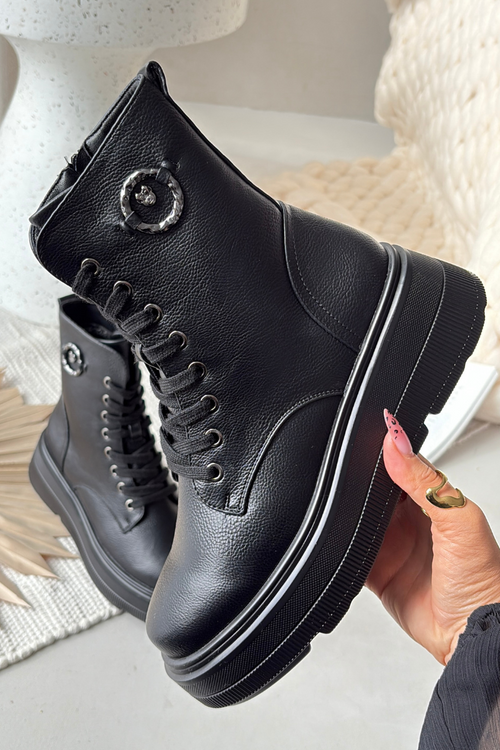 Жіночі робочі черевики з ізоляцією на платформі з декоративним елементом Vinceza 16513 Чорний