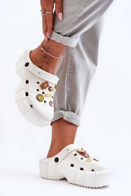 Жіночі поролонові тапочки Crocs з прикрасами білі Marlett