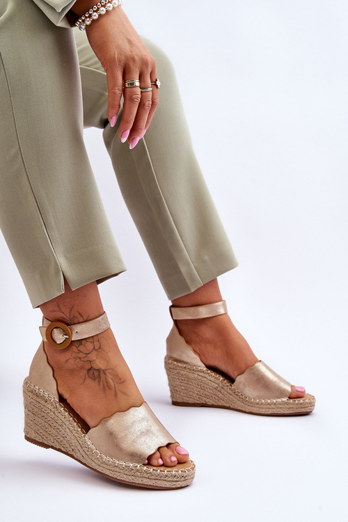 Шкіряні босоніжки на танкетці Комфортне взуття Golden Verola