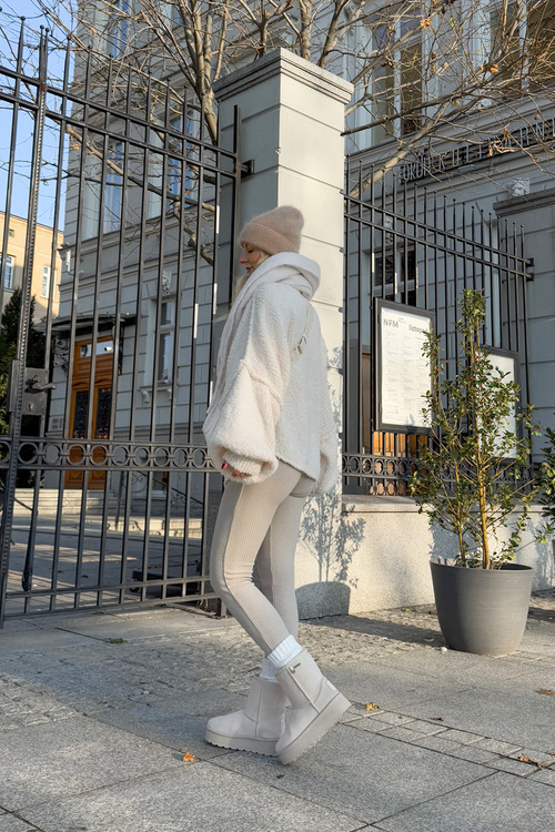 Високі жіночі снігові черевики на платформі Big Star OO274897 світло-бежевого кольору