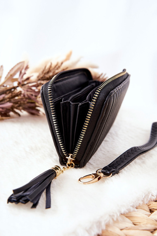Стьобаний гаманець з китицею чорного кольору