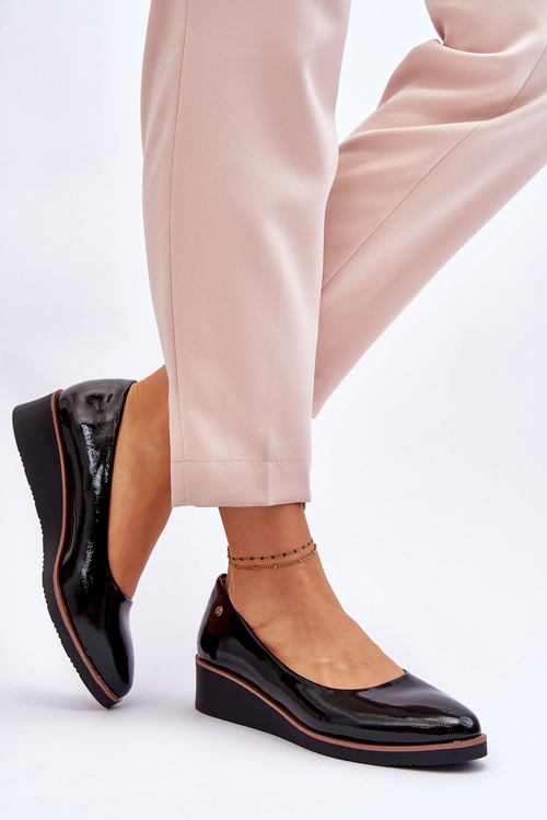 Класичні лаковані туфлі на танкетці, бежеві Paola