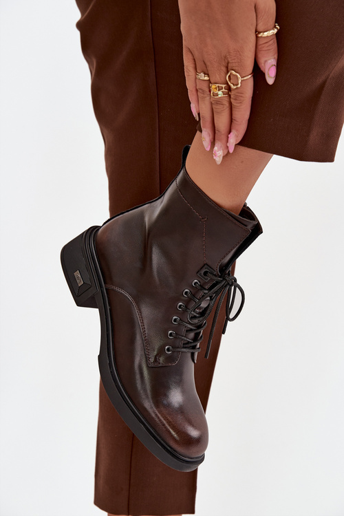 Жіночі чоботи з натуральної шкіри на низькому каблуці утеплені Vinceza 39955 Шоколадні