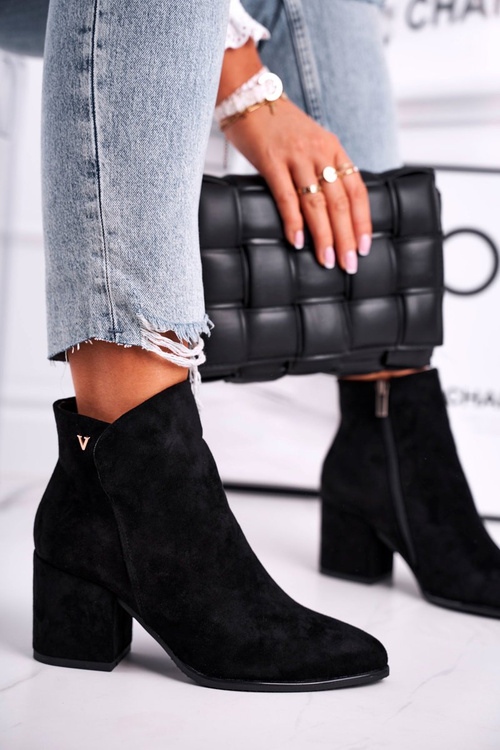 Чоботи жіночі на підборах чорні So Good