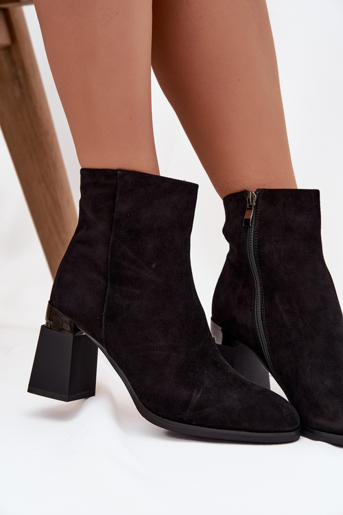 Жіночі чоботи з натуральної замші на підборах з підкладкою D&A CR52-718 Чорні