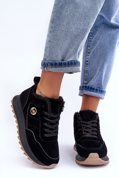 Шкіряне спортивне взуття з утепленою платформою чорного кольору