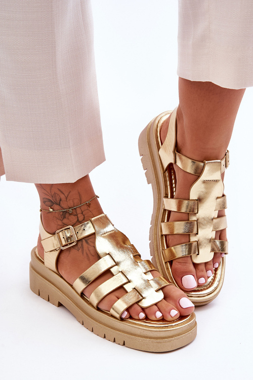 Шкіряні сандалі на плоскій підошві з ремінцями золото Diosa