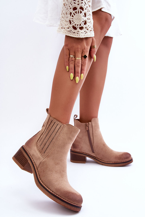 Класичні замшеві чоботи жіночі бежеві Metanassa