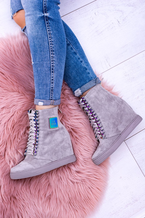 Жіночі сірі замшеві кросівки Lu Boo з райдужними ланцюжками Monica