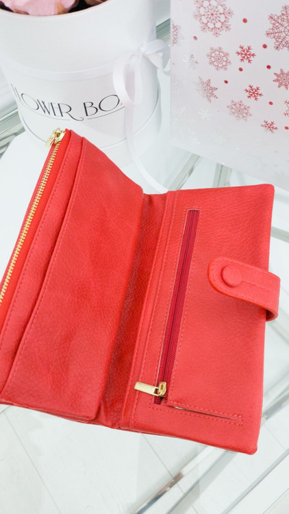 Великий жіночий гаманець червоного кольору