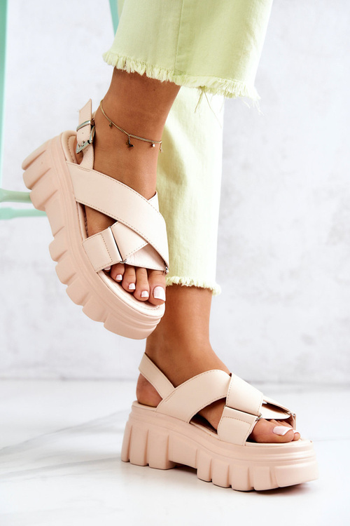 Шкіряні босоніжки на платформі світло-бежеві Betti