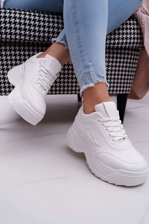 Жіноче спортивне взуття на високій підошві білі гучніше