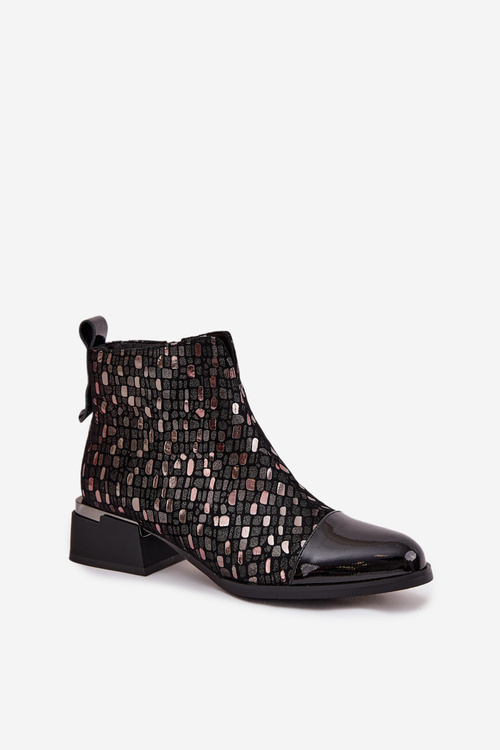 Лаковані жіночі чоботи з натуральної шкіри на низькому каблуці D&A LZ52-960 Чорні