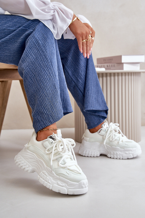 Жіночі кросівки на масивній підошві білі Nevela