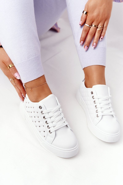 Жіночі кросівки зі стьобанням біло-сріблястого кольору