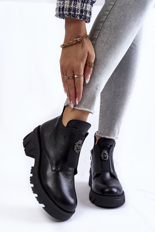 Жіночі шкіряні чоботи з декором чорний малей