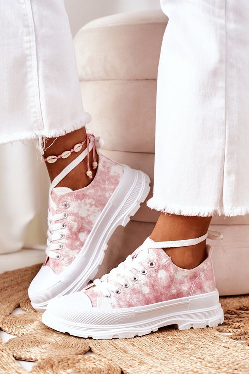 Рожеві кросівки на платформі з ефектом тай-дай. Час подорожі