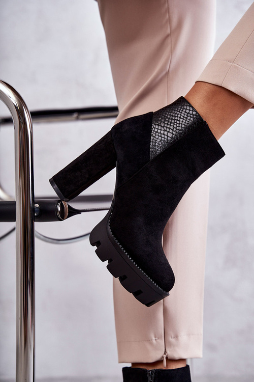 Жіночі замшеві чоботи на підборах чорного кольору Maricruz