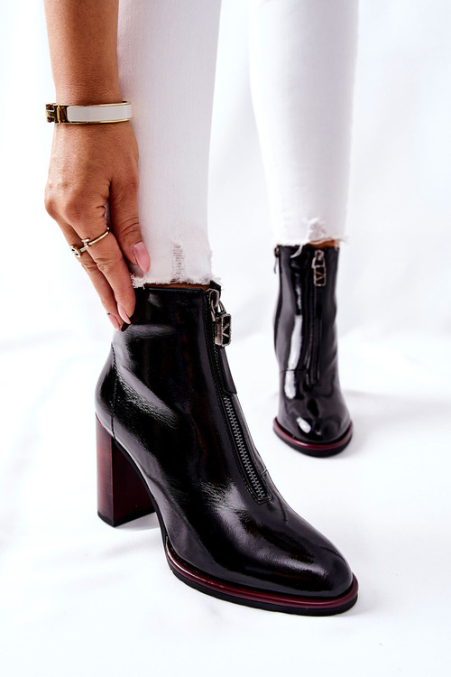 Чоботи жіночі чорні лаковані на танкетці Кофтон