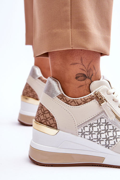 Модні жіночі кросівки на танкетці бежеві Jolly