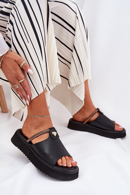 Шкіряні Жіночі Сандалі На Платформі З Декоративним Ремінцем D&A MK51-475 Чорні