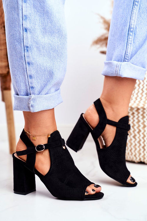 Жіночі босоніжки на пості ажурні чорні Kira