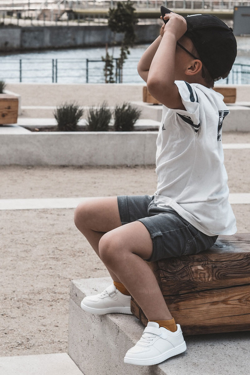 Дитячі кросівки білого кольору Frillo