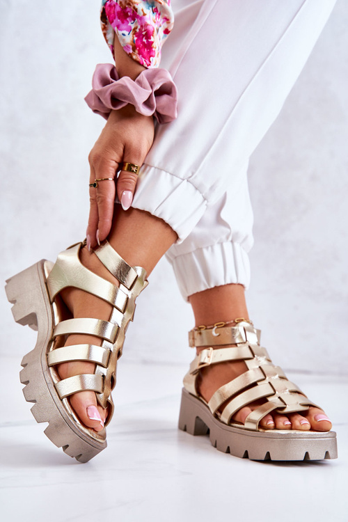 Шкіряні босоніжки з ремінцями золотого мінориту